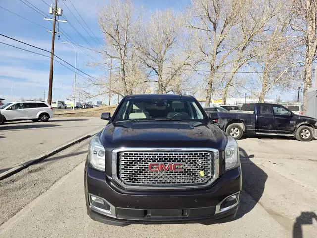 2015 GMC Yukon XL 4WD Denali Clean Carfax Full Service History - Photo 2
