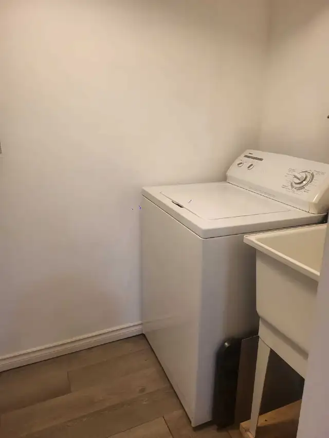 2 bedroom furnisced basement for rent - Photo 6