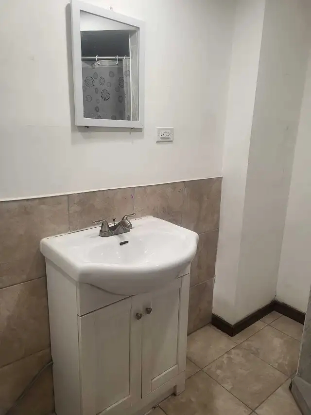 2 bedroom furnisced basement for rent - Photo 8