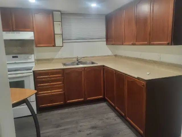 2 bedroom furnisced basement for rent - Photo 10