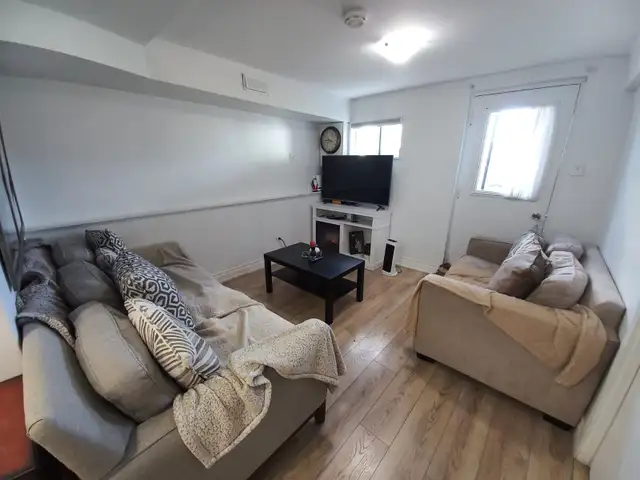 2 bedroom walkout basement $1800 - Photo 3