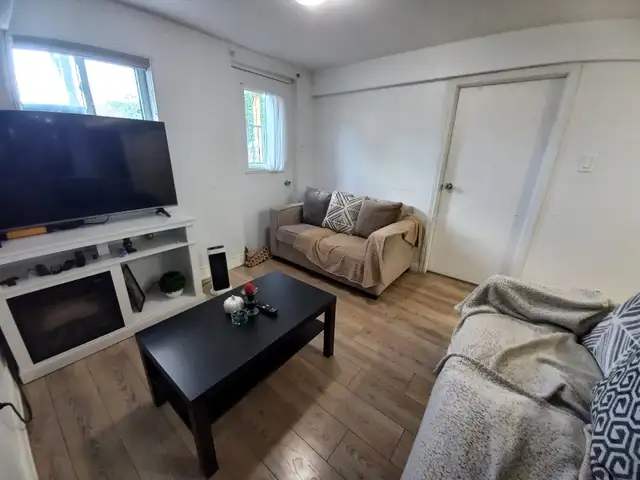 2 bedroom walkout basement $1800 - Photo 5