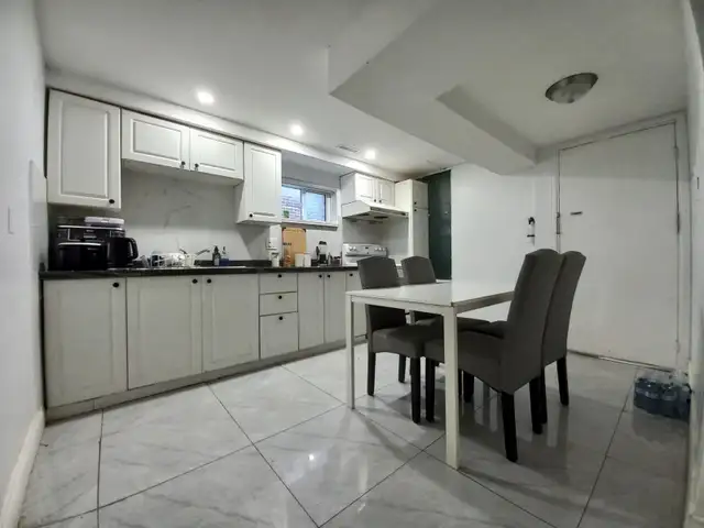 2 bedroom walkout basement $1800 - Photo 9