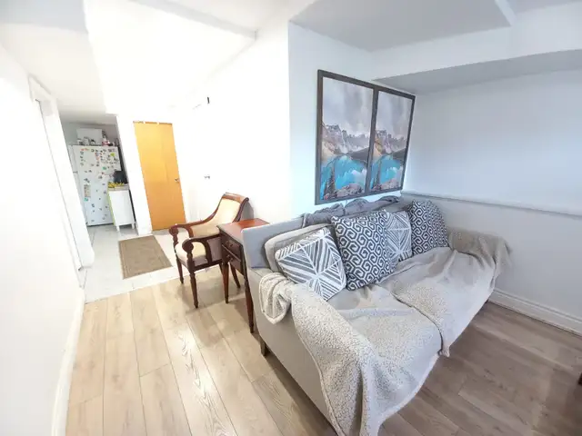 2 bedroom walkout basement $1800 - Photo 14