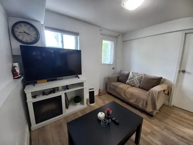 2 bedroom walkout basement $1800 - Photo 16