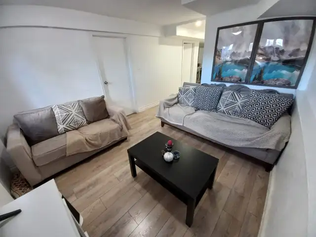 2 bedroom walkout basement $1800 - Photo 18