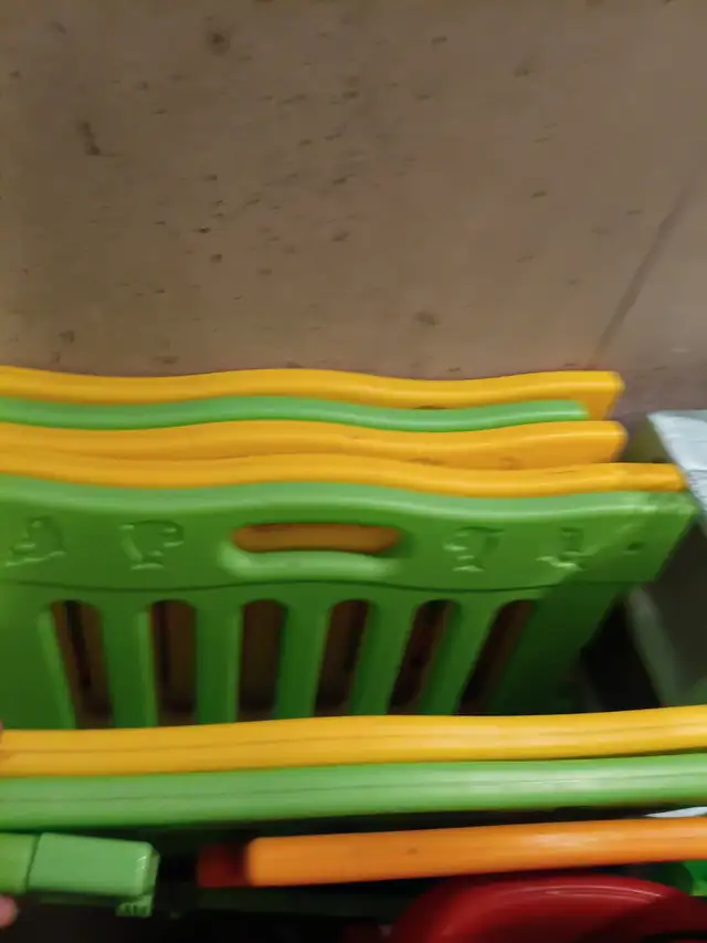 Baby play pen gates . Fisher price 60$ - Photo 4
