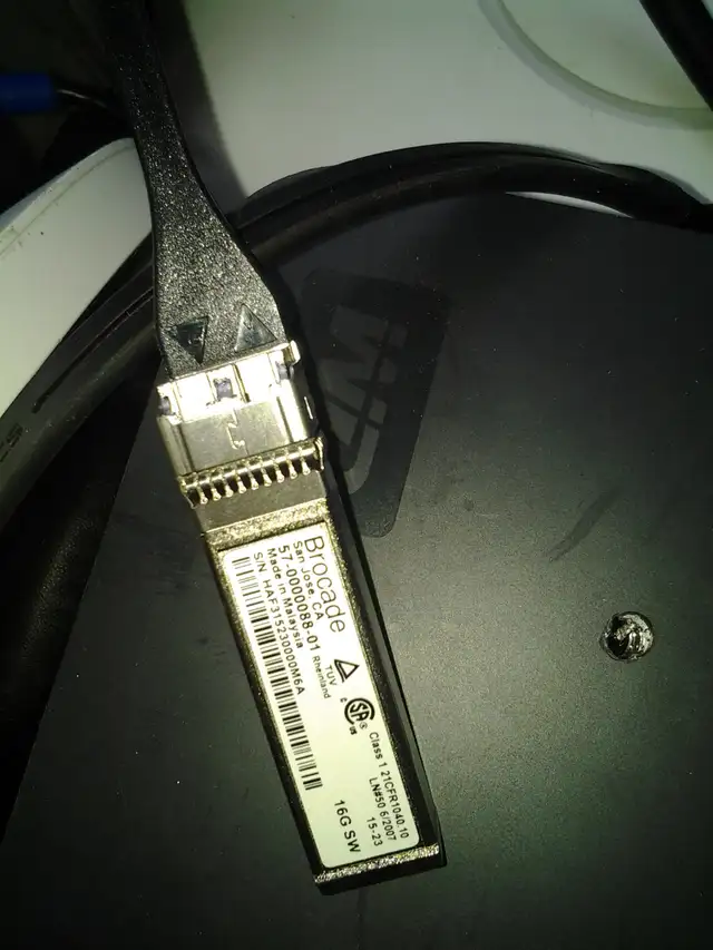 IBM  2498-F24 Fibre Channel Switch (SAN24B-5 / 24G/X24) 24-port - Photo 3