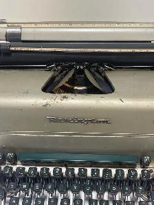 Remington Typewriter - Photo 2