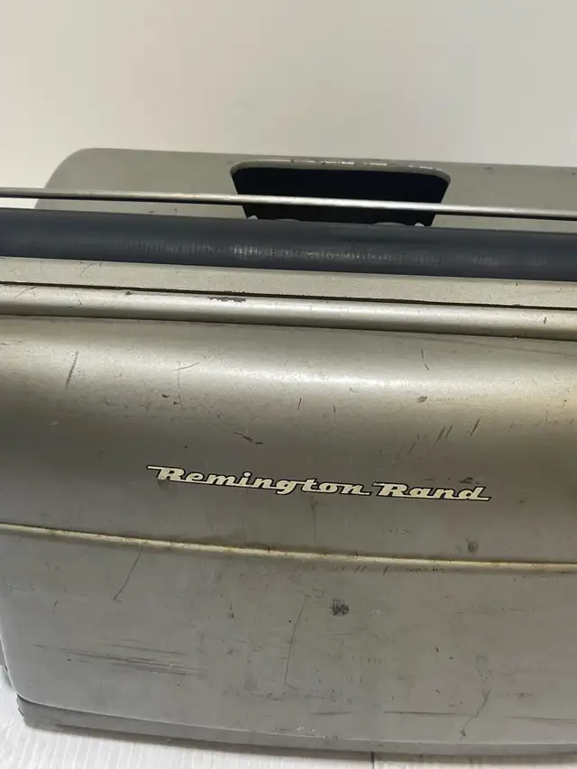 Remington Typewriter - Photo 4