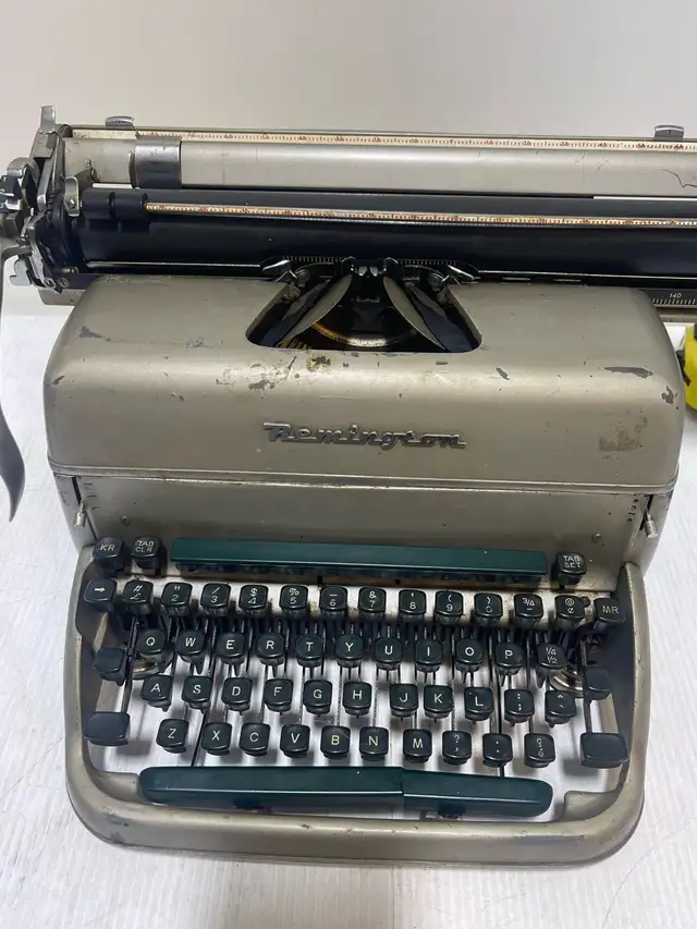 Remington Typewriter - Photo 5