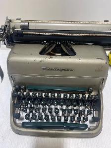 Remington Typewriter - Photo 5