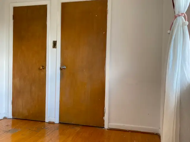 $900-Cozy Room for Rent at Downtown Queen West - Photo 4