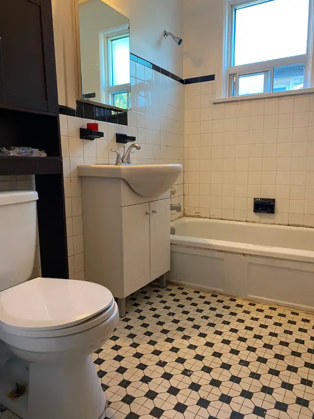 $900-Cozy Room for Rent at Downtown Queen West - Photo 6