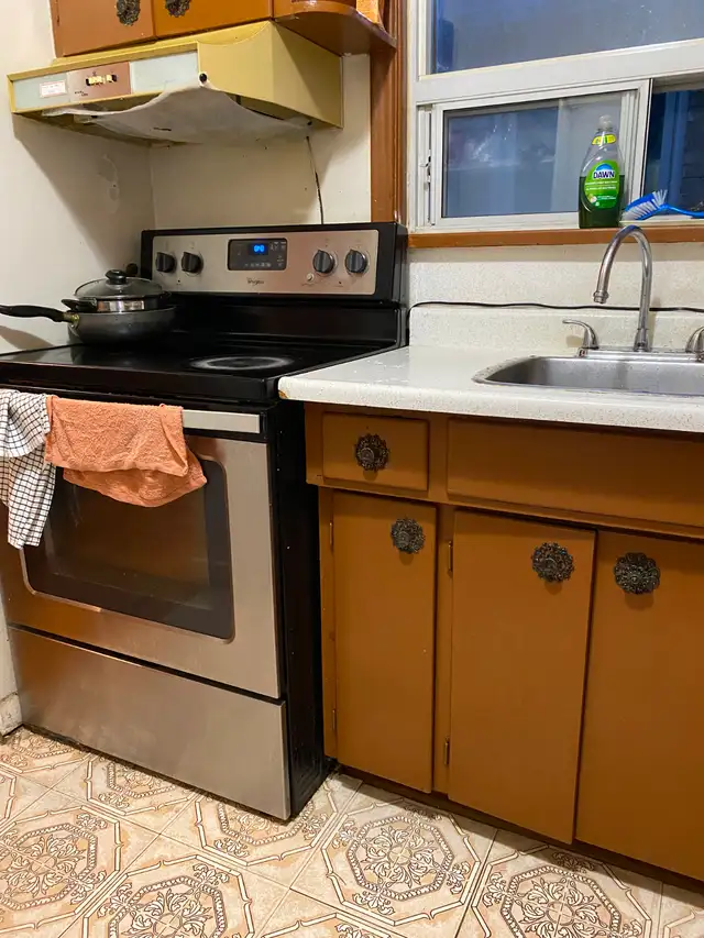 $900-Cozy Room for Rent at Downtown Queen West - Photo 9