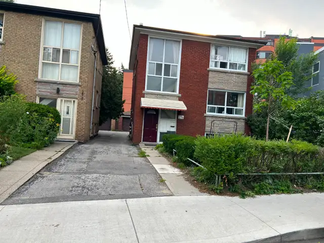 $900-Cozy Room for Rent at Downtown Queen West - Photo 12
