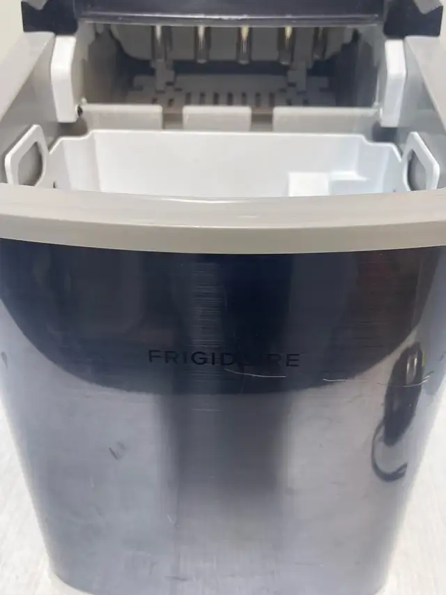 Frigidaire Ice Maker - Photo 10