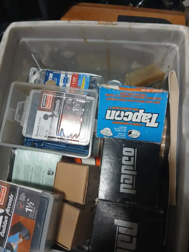 Fasteners - Photo 2