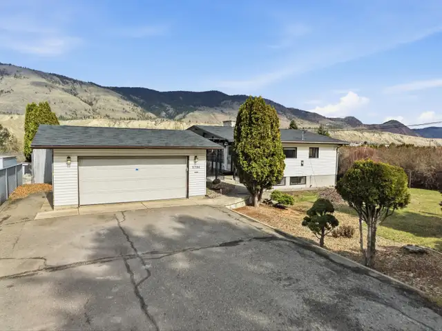 BEAUTIFUL HOME ON A HUGE LOT WITH RENTAL SUITE IN VALLEYVIEW