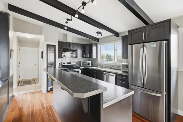 BEAUTIFUL HOME ON A HUGE LOT WITH RENTAL SUITE IN VALLEYVIEW - Photo 5