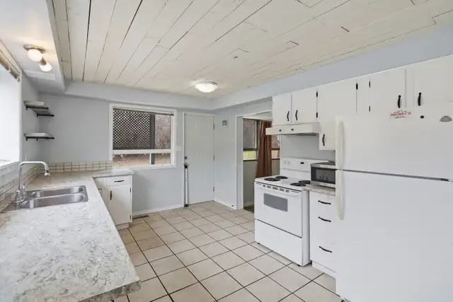 BEAUTIFUL HOME ON A HUGE LOT WITH RENTAL SUITE IN VALLEYVIEW - Photo 9