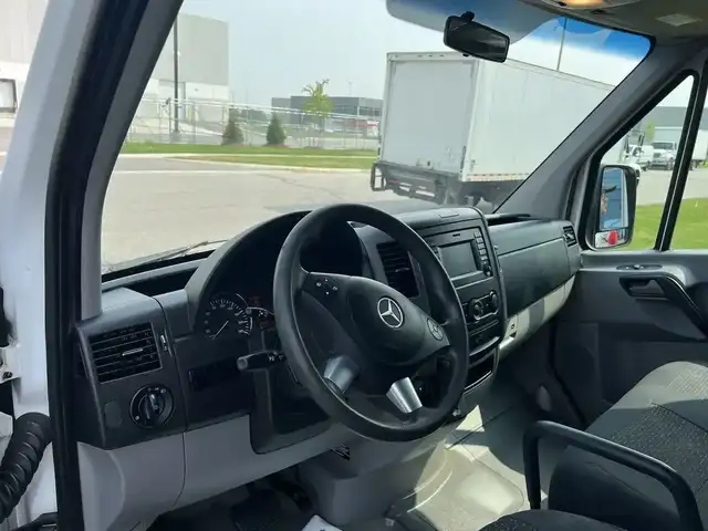 2017 Mercedes-Benz Sprinter Van Cargo - Photo 8