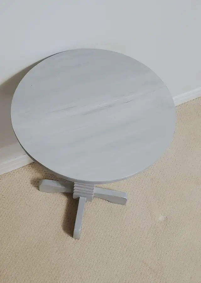 Table -side or accent, in grey and white - Photo 4