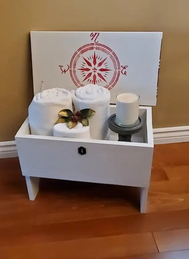 Small trunk in white, with plaid accent and graphics - upcycled - Photo 5