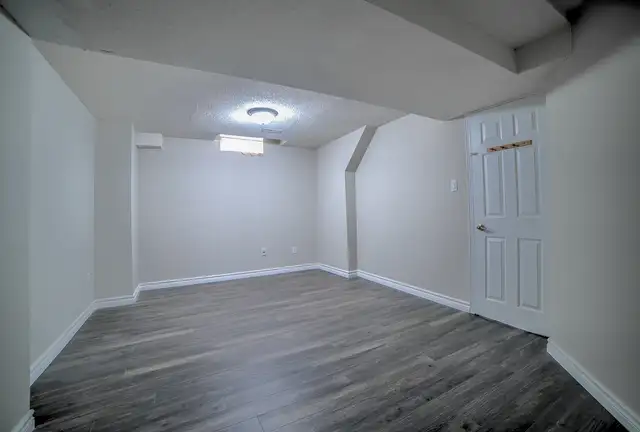 SHARED ROOM AVAILABLE FOR RENT NEAR SHERIDAN COLLEGE BRAMPTON - Photo 3