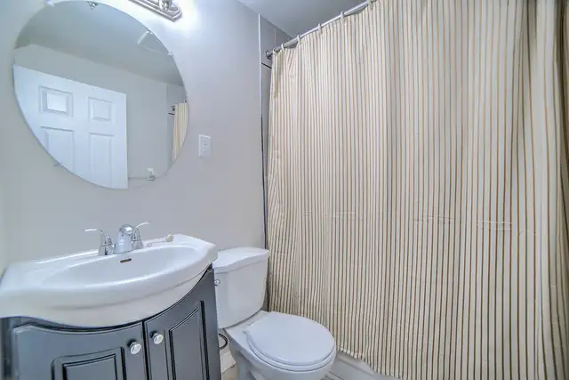SHARED ROOM AVAILABLE FOR RENT NEAR SHERIDAN COLLEGE BRAMPTON - Photo 4