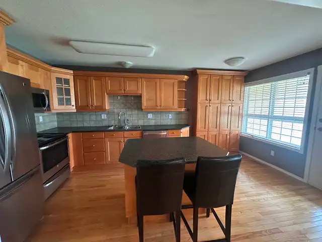 3 bath   2 bdrm (  full basement) townhouse