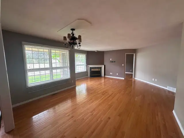 3 bath   2 bdrm (  full basement) townhouse - Photo 3