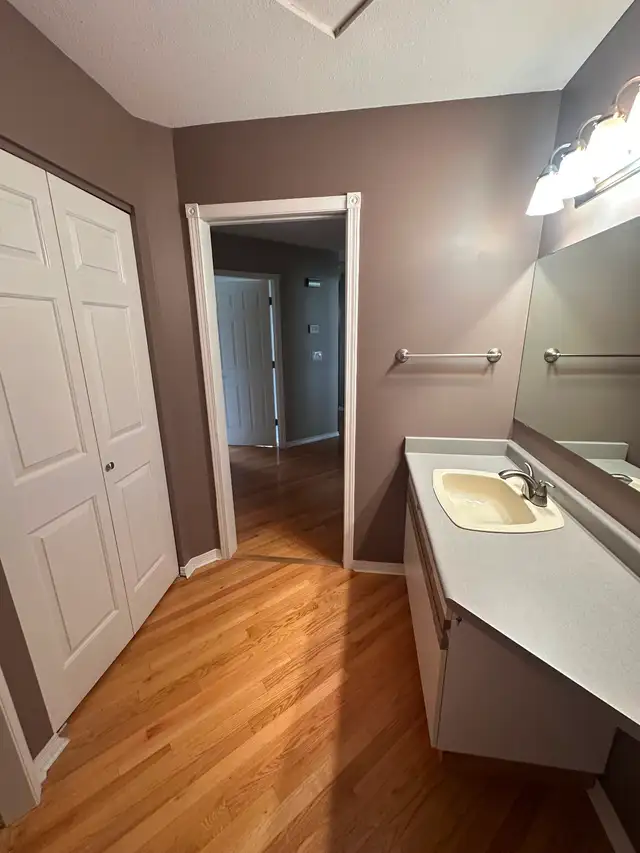3 bath   2 bdrm (  full basement) townhouse - Photo 6