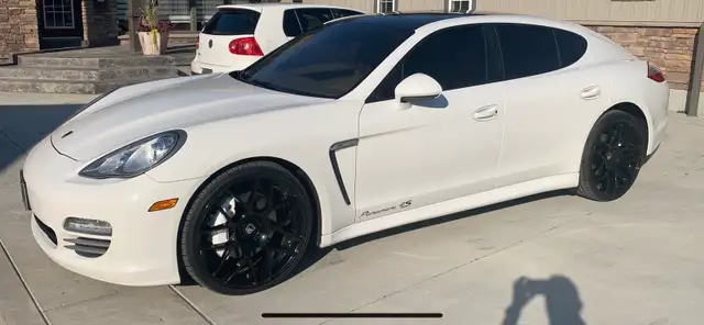 2011 Porsche Panamera - Photo 2