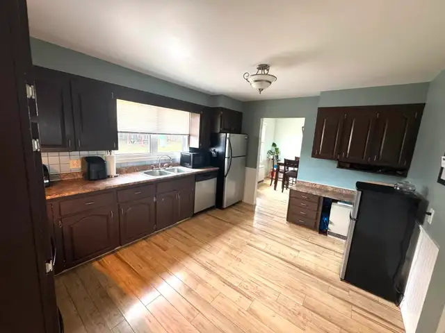 Large Family Home for Sale - Photo 3
