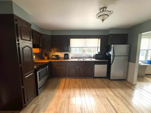 Large Family Home for Sale - Photo 4