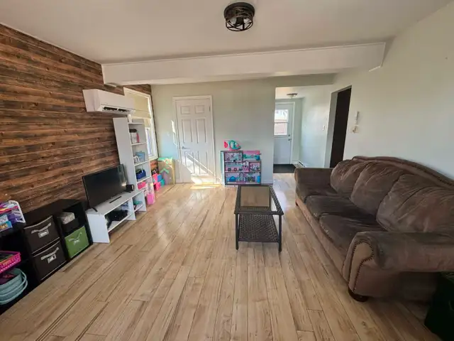 Large Family Home for Sale - Photo 8