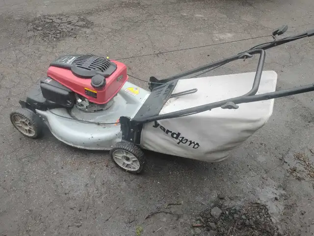 Yardpro self-propelled gasLawnmower/bag