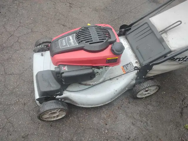 Yardpro self-propelled gasLawnmower/bag - Photo 3