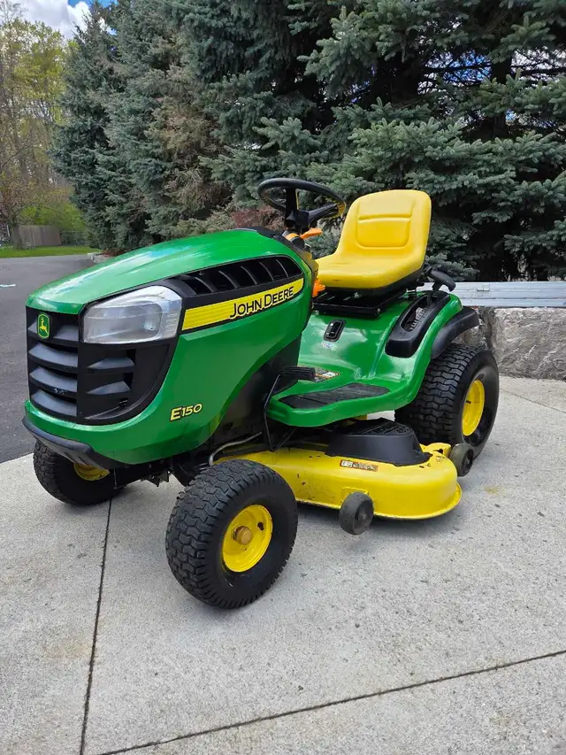 john deere e150 lawn tractor - Photo 3