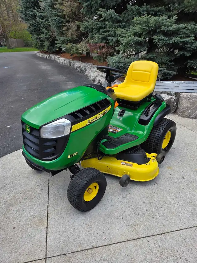 john deere e150 lawn tractor - Photo 4