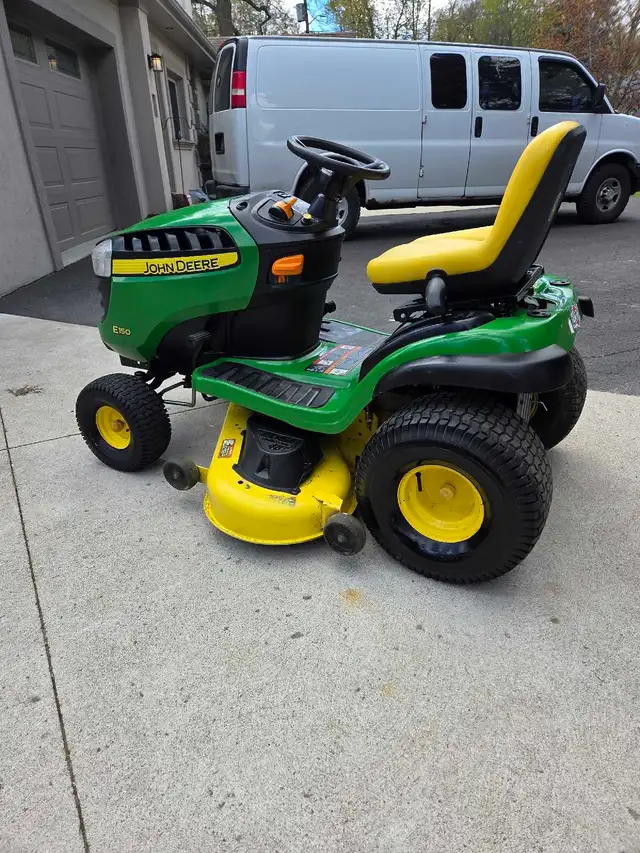 john deere e150 lawn tractor - Photo 6