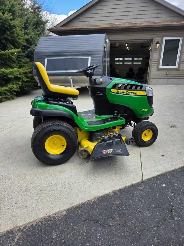 john deere e150 lawn tractor - Photo 8