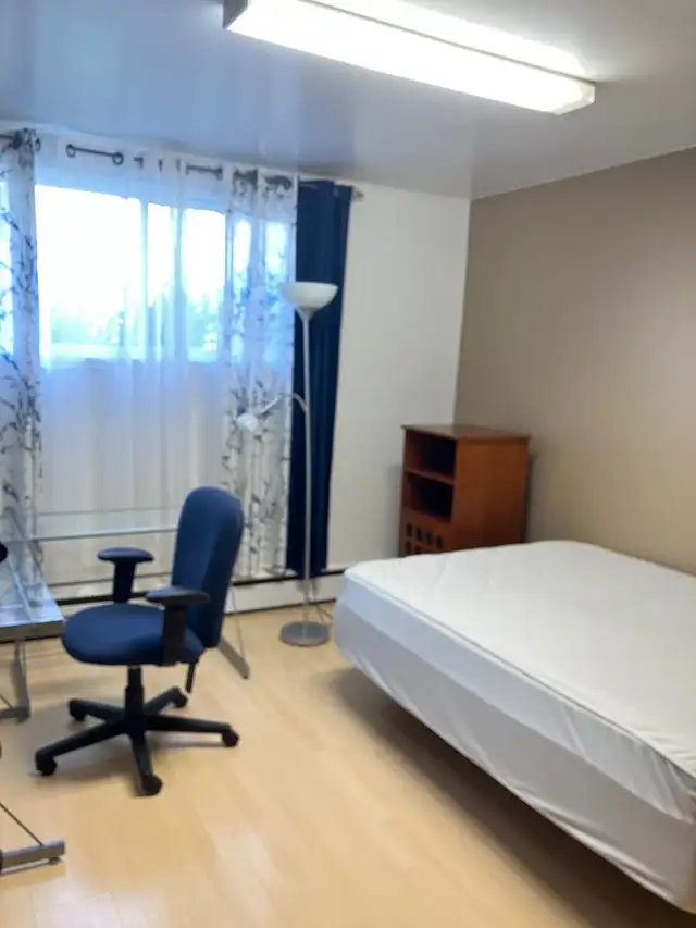 CHAMBRE À LOUER À 5 MINUTES DE L`UdeS