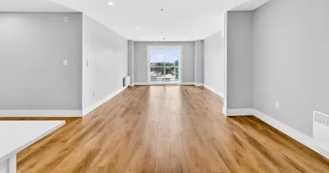 2 Bedroom 2 Bathroom Executive Apartment - Photo 2
