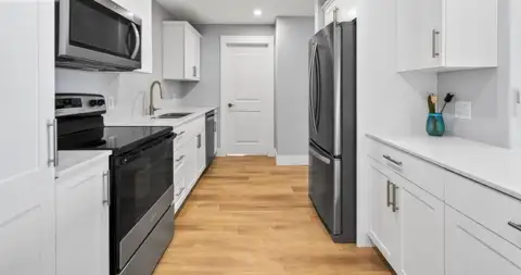 2 Bedroom 2 Bathroom Executive Apartment - Photo 5