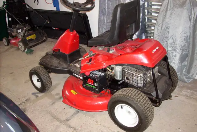 Ride On Mower, Troy Bilt TB30R Lawn Tractor