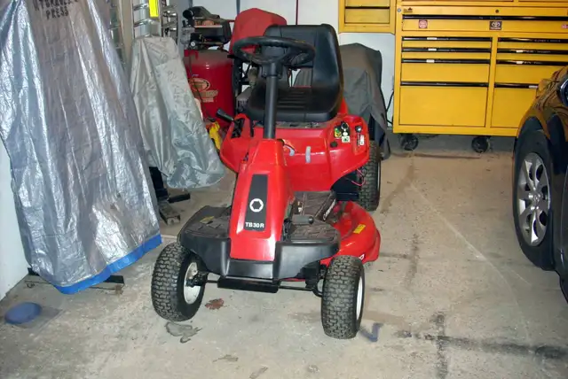 Ride On Mower, Troy Bilt TB30R Lawn Tractor - Photo 2