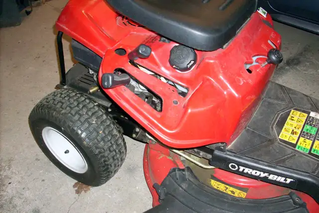 Ride On Mower, Troy Bilt TB30R Lawn Tractor - Photo 3