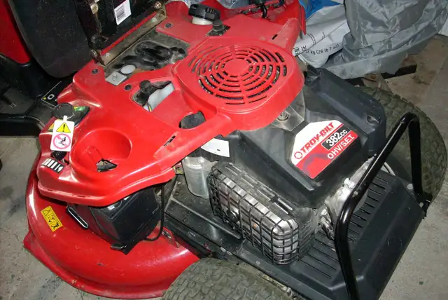 Ride On Mower, Troy Bilt TB30R Lawn Tractor - Photo 4